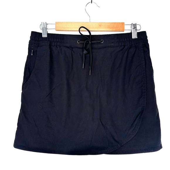 Eddie Bauer | Black Tulip Hem Skort Size Small - Picture 1 of 5
